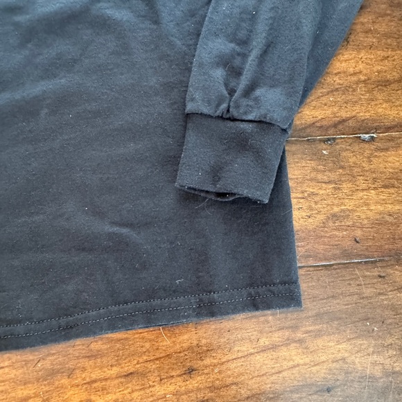 Gildan Black Long Sleeve T-Shirt with Purple Hardrock Graphic- Size Small - Picture 2 of 5